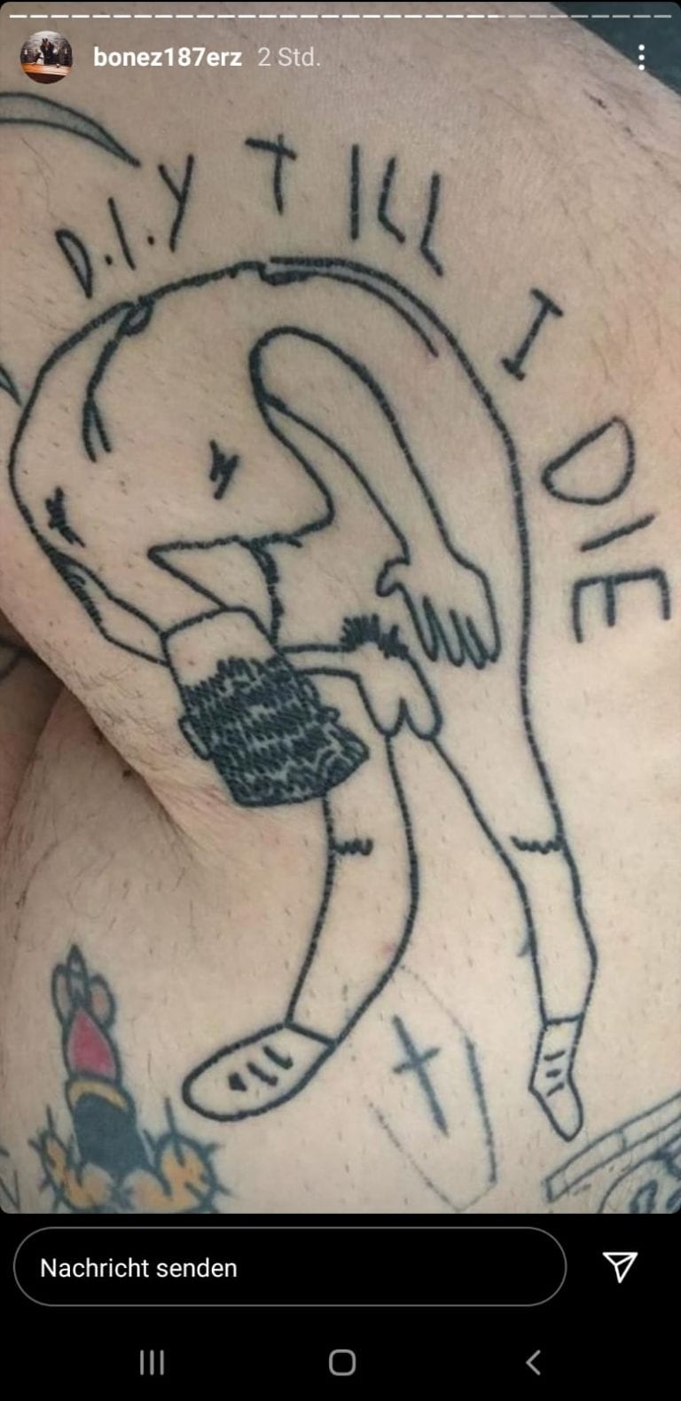 Schwanz im eigenen Mund Bonez MC mit dem merkwürdigsten Tattoo der