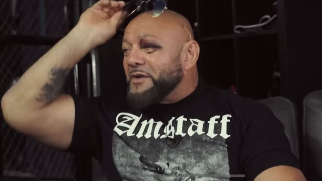 Blaues Auge Bözemann zeigt seine Verletzungen vom Boxkampf Raptastisch