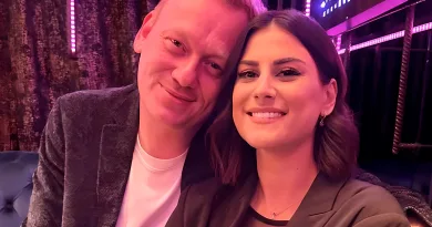 37 Männer? – Knossi und Lia Mitrou sprechen über ihren Bodycount 37 Männer? – Knossi und Lia Mitrou sprechen über ihren Bodycount