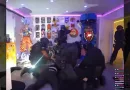 Zimmer gestürmt – Kolja Goldstein wird während Livestream festgenommen