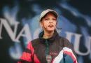 Obwohl er eine Frau hat – Bei Bonez MC hängt ein Nina Chuba-Poster
