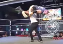 Grenzt an Mord – Streamer springt in den Ring und schlägt Wrestler bewusstlos