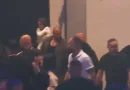 Während Boxkampf von Sinan-G – Publikum endet in Massenschlägerei