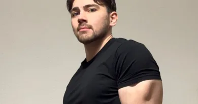 Fast 2 Jahre verschwunden – Kleiner Bruder von Mois ist in Monsterform zurück Fast 2 Jahre verschwunden – Kleiner Bruder von Mois ist in Monsterform zurück