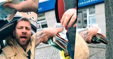 Mois fährt durch die Innenstadt und verteilt Geld aus dem Auto-Fenster Mois fährt durch die Innenstadt und verteilt Geld aus dem Auto-Fenster