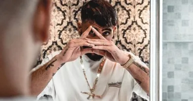 „Einer meiner größten Fehler“ – Samra will sein Illuminaten-Tattoo wohl entfernen „Einer meiner größten Fehler“ – Samra will sein Illuminaten-Tattoo wohl entfernen