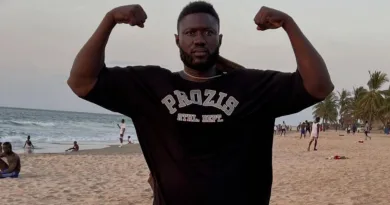 „Manuellsen will alles sein außer schwarz“ – Schwarzwald John mit harter Kritik an Manuellsen „Manuellsen will alles sein außer schwarz“ – Schwarzwald John mit harter Kritik an Manuellsen