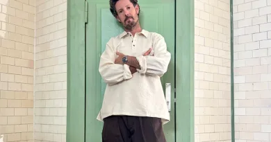 Nach 20 Jahren – Max Herre trennt sich von seinen Locken und trägt jetzt Buzz cut Nach 20 Jahren – Max Herre trennt sich von seinen Locken und trägt jetzt Buzz cut