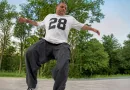 Völlig verändert – DCVDNS ist heute als Skateboarder aktiv und trägt Glatze