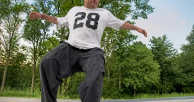 Völlig verändert – DCVDNS ist heute als Skateboarder aktiv und trägt Glatze Völlig verändert – DCVDNS ist heute als Skateboarder aktiv und trägt Glatze