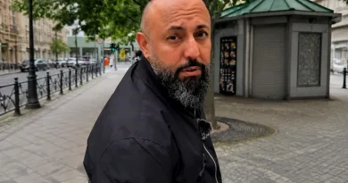 Wegen Chat mit Remmo-Clan – Linken-Politiker Ferat Koçak lässt sein Amt im Parlament ruhen Wegen Chat mit Remmo-Clan – Linken-Politiker Ferat Koçak lässt sein Amt im Parlament ruhen